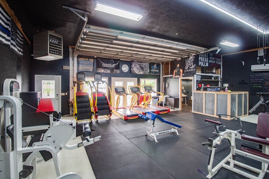 More Photos Of 405 Fulton St, White Hall Flex For Sale