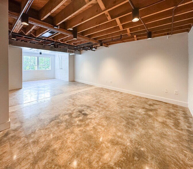 More Photos Of 1881 Howell Mill Rd NW, Atlanta Office For Lease