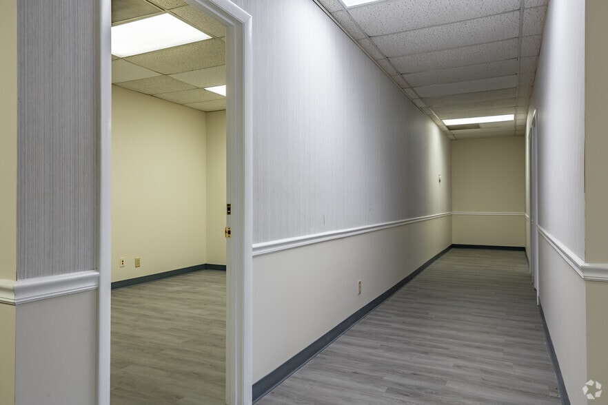 More Photos Of 2720 Sheraton Dr, Macon-Bibb Unknown For Lease