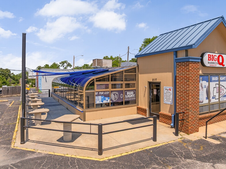 More Photos Of 2117 S 34th St, Kansas City Restaurant For Sale