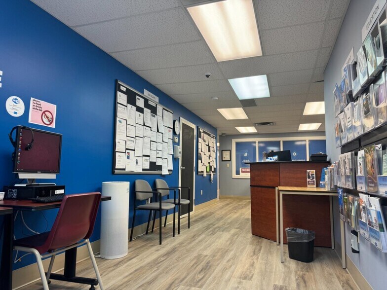 More Photos Of 7 E Water St, Little Curren Storefront Retail Residential For Sale