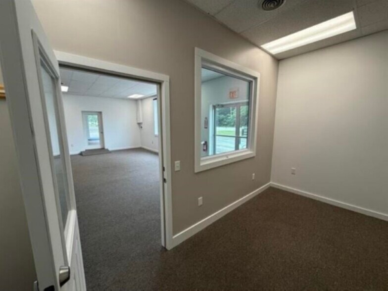 More Photos Of 2704-2710 N Saginaw Rd, Midland Unknown For Lease