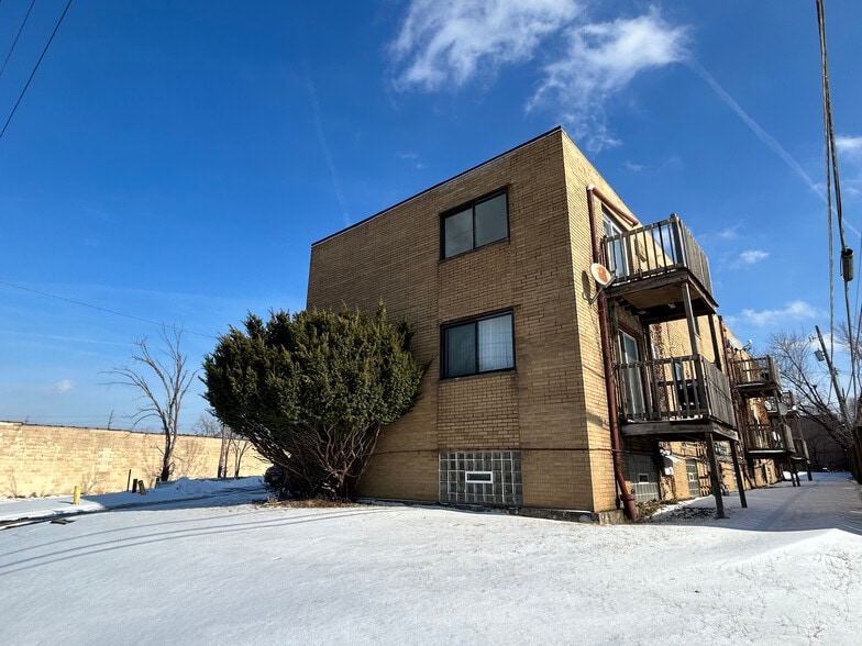 More Photos Of 4467 Lee Rd, Cleveland Apartments For Sale