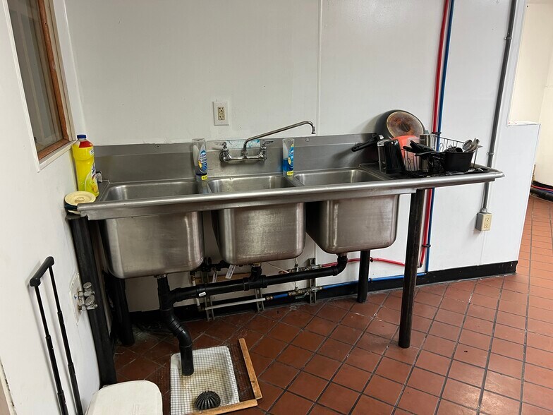 More Photos Of 102 11th Ave N, Nampa Restaurant For Sale