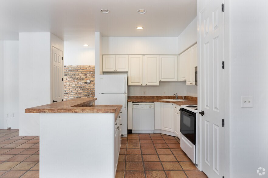 More Photos Of 433 W New England Ave, Winter Park Apartments For Lease