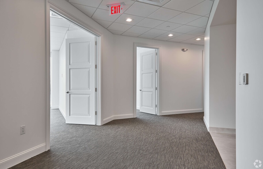 More Photos Of 3835 PGA Blvd, Palm Beach Gardens Office For Lease