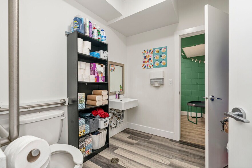 More Photos Of 32354 Marshall Rd, Abbotsford Freestanding For Sale