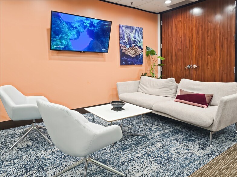 More Photos Of 15851 Dallas Pkwy, Addison Coworking Space