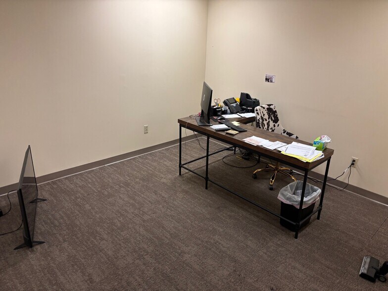 More Photos Of 1654 King St, Enfield Office For Lease