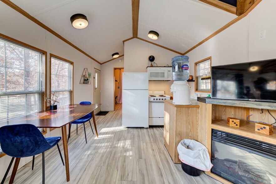 More Photos Of 446724 E 390 Rd, Langley Hotel For Sale