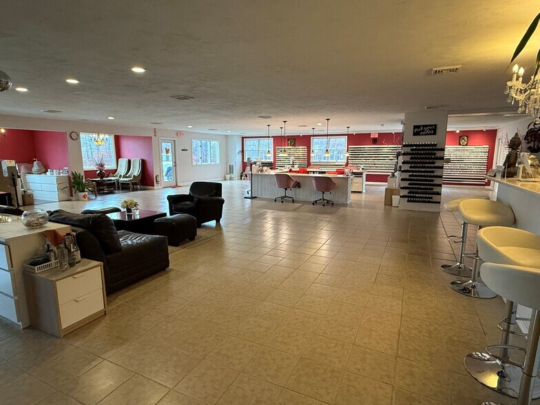 More Photos Of 160 - A Macarthur Blvd, Buzzards Bay Freestanding For Lease