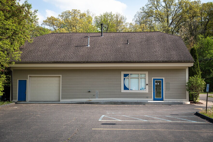 More Photos Of 3048 W Clarkston Rd, Lake Orion Office Residential For Sale