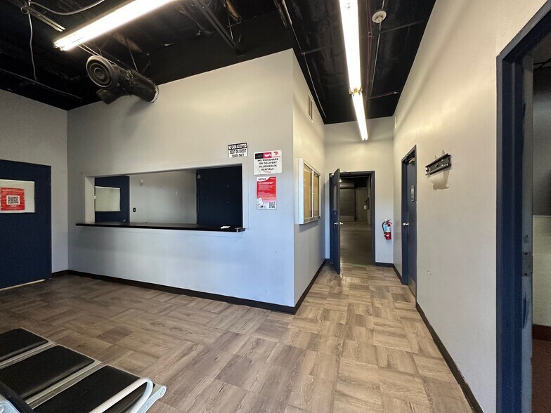 More Photos Of 7803 Hansen Rd, Houston Warehouse For Lease