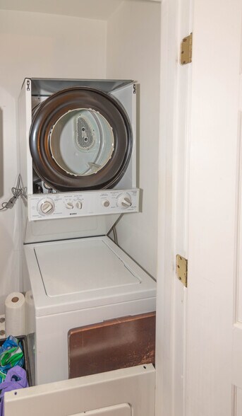 More Photos Of 2445 Lakeview Ave, Baltimore Apartments For Sale