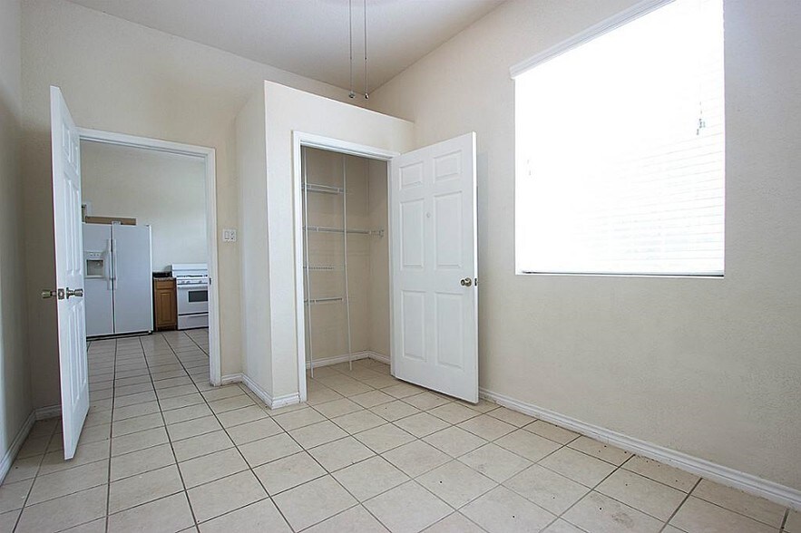 More Photos Of 4406 Theiss Rd, Humble Flex For Lease