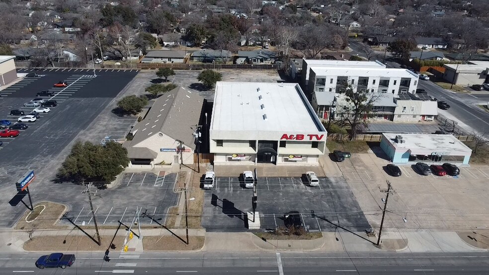 More Photos Of 1912 W Anderson Ln, Austin Loft Creative Space For Lease