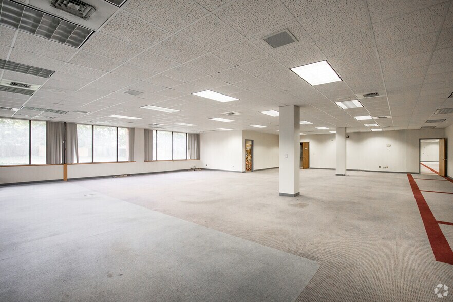 More Photos Of 1400 Youngs Ave, Southold Medical For Lease