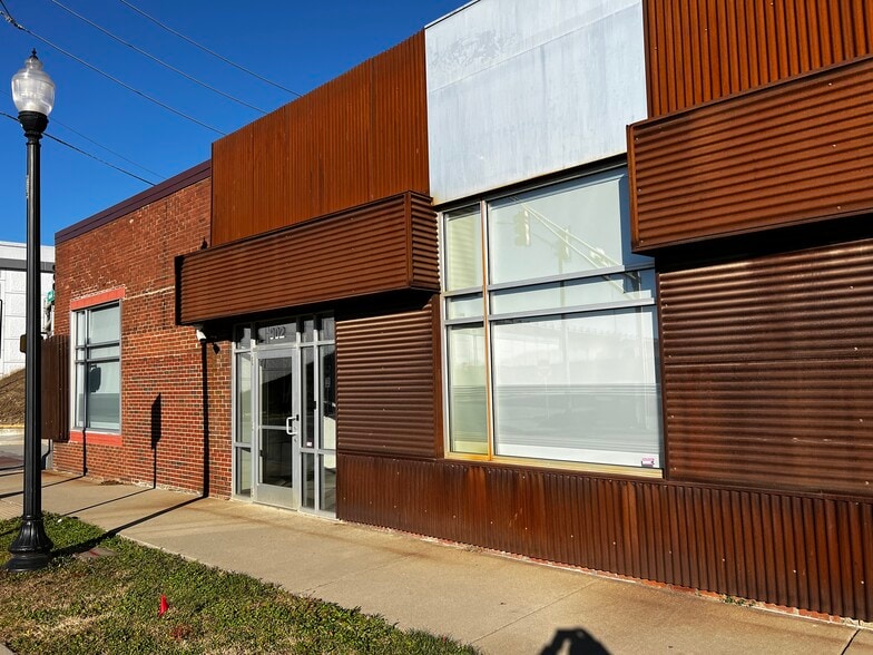 Primary Photo Of 902 E Market St, Indianapolis Office For Lease