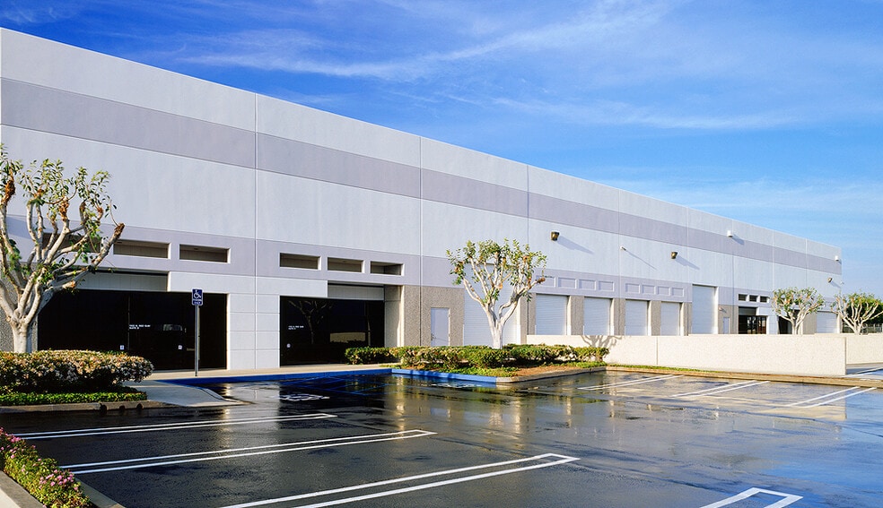 More Photos Of 1150 N Red Gum St, Anaheim Warehouse For Lease