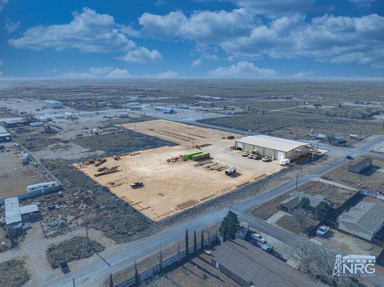 More Photos Of 801 NW 9th St, Andrews Warehouse For Sale