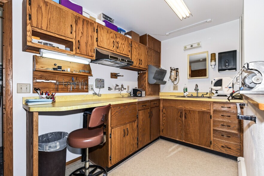 More Photos Of 9758 W Lake Ave, Minocqua Medical For Sale