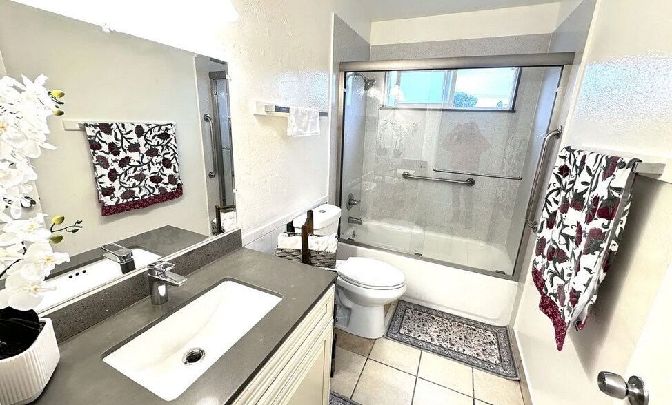 More Photos Of 3421 68th Ave, Oakland Apartments For Sale