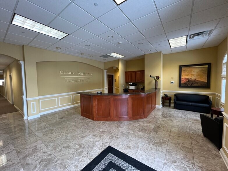 More Photos Of 1870 W Winchester Rd, Libertyville Office For Lease
