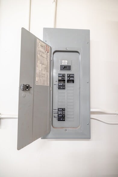 More Photos Of 2423 W Campbell Ave, Phoenix Warehouse For Sale