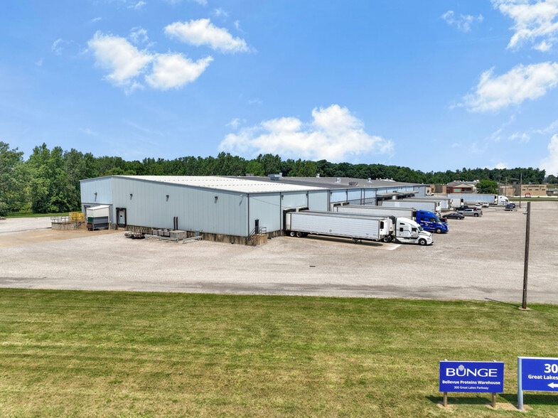 More Photos Of 400 Great Lakes Pky, Bellevue Warehouse For Sale
