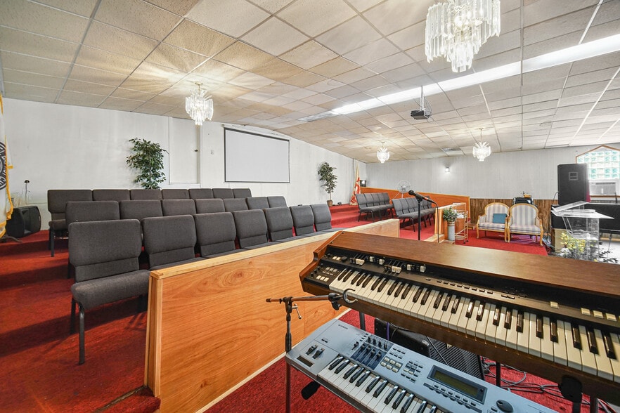 More Photos Of 4727 S Wabash Ave, Chicago Religious Facility For Sale