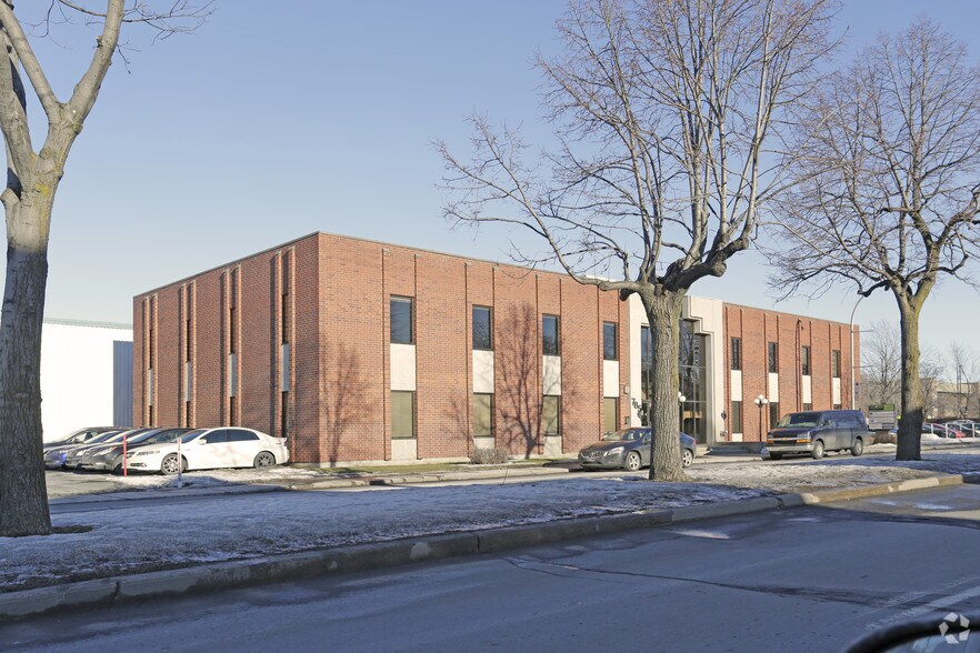 More Photos Of 785 Ch De Chambly, Longueuil Office For Sale