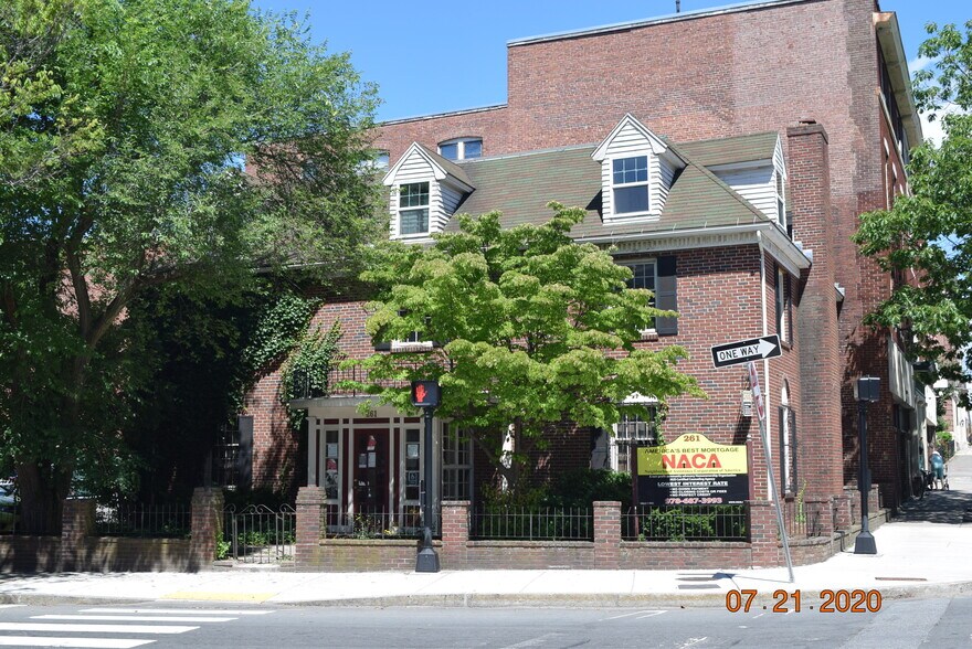 More Photos Of 261 Common St, Lawrence Office For Sale
