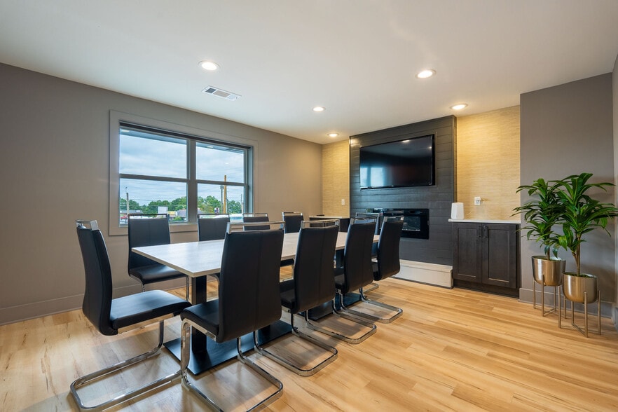 Primary Photo Of 608 Mauldin Dr, Woodstock Office For Lease