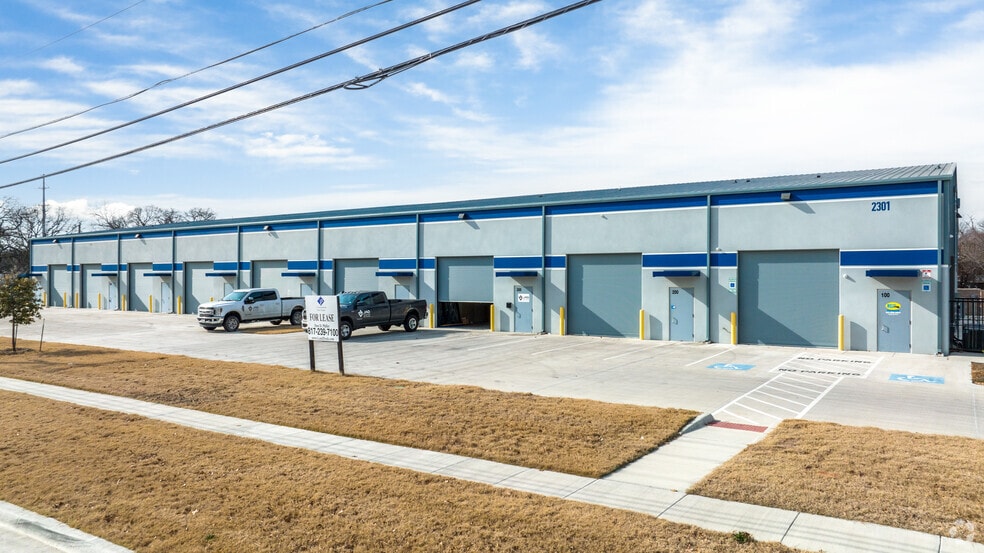 More Photos Of 2301 Higgins Ln, Haltom City Showroom For Lease