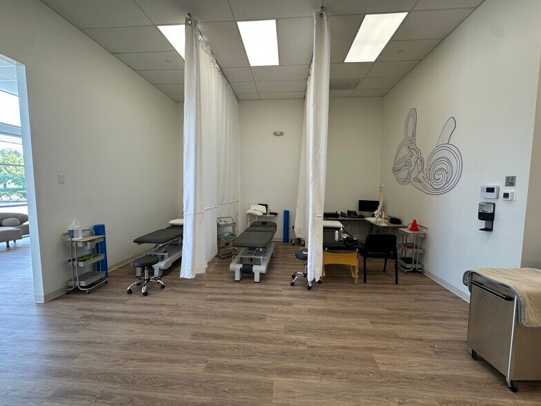 More Photos Of 7910 W Grand Parkway S, Richmond Storefront Retail Office For Lease