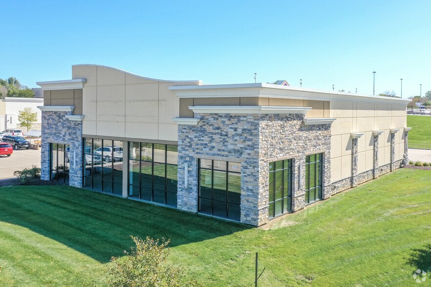More Photos Of 4201 Elmore Ave, Davenport Unknown For Lease