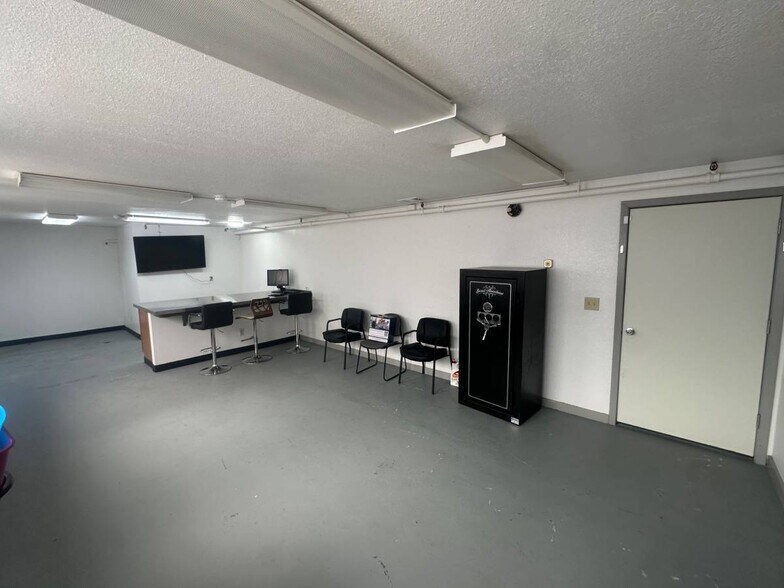 More Photos Of 8700 SW Barbur Ct, Portland Office For Lease