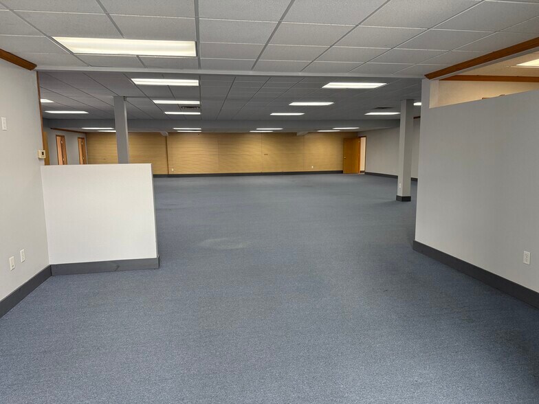 More Photos Of 223 N Seymour St, Fond Du Lac Manufacturing For Lease