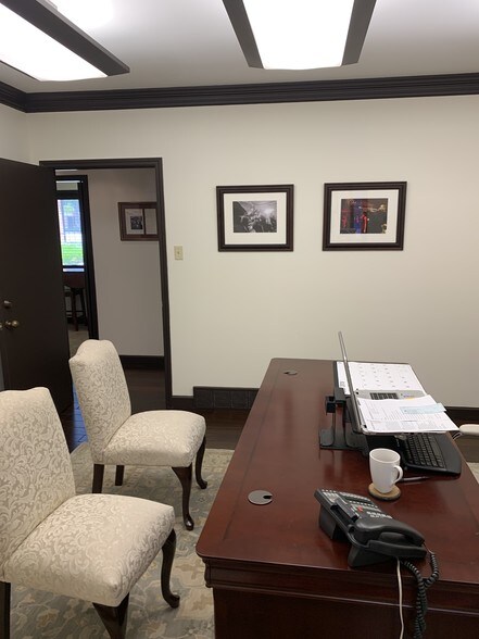 More Photos Of 4727-4729 Spottswood Ave, Memphis Office For Lease