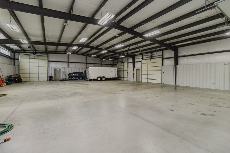 More Photos Of 2325 S Crest St, Wichita Warehouse For Sale