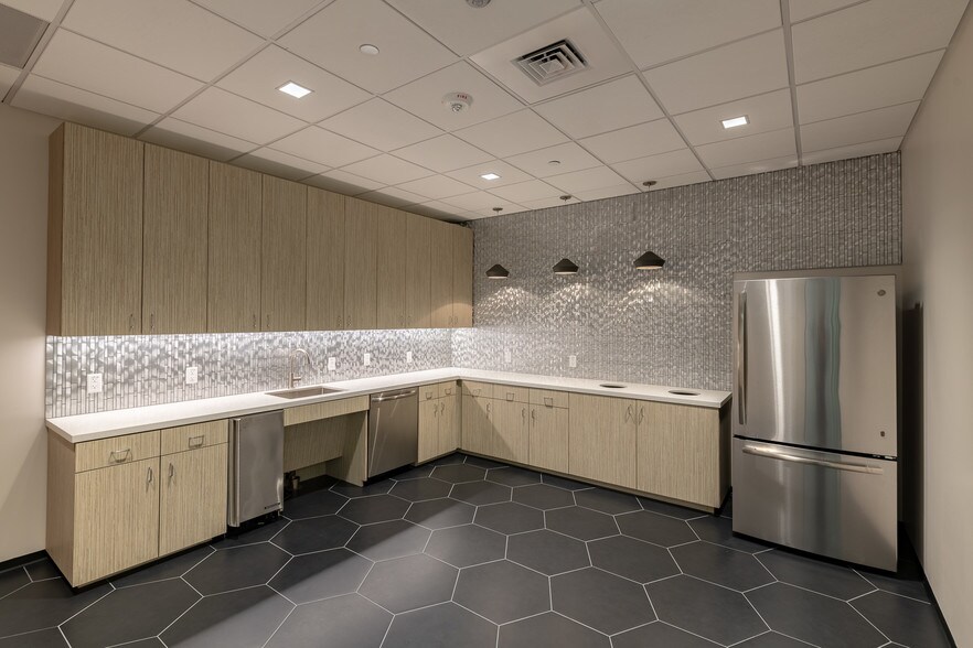 More Photos Of 1455 West Loop S, Houston Office For Lease