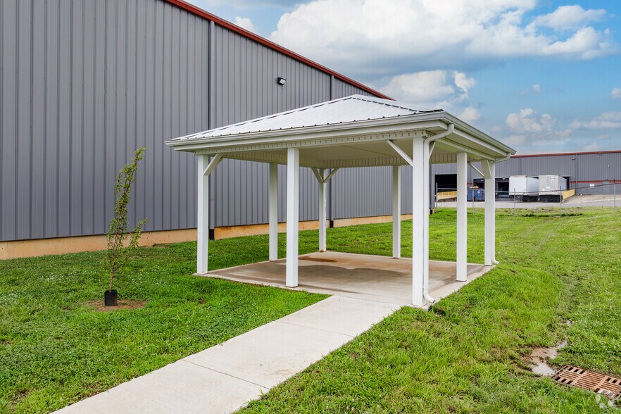 More Photos Of 100 Foundation Dr, Campbellsville Warehouse For Lease