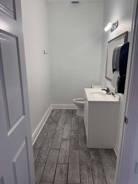 More Photos Of 3215-3217 S Macdill, Tampa Unknown For Lease