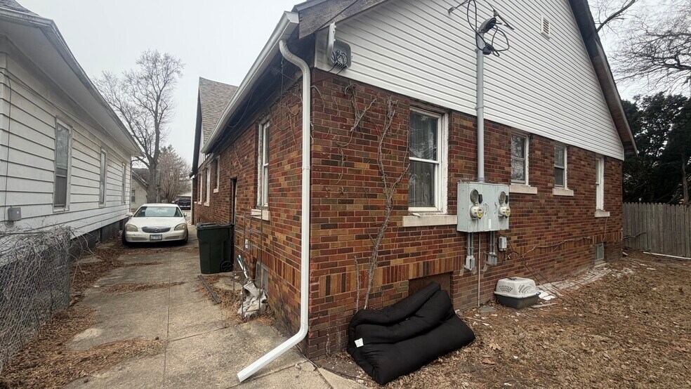 More Photos Of 1003 N Franklin St, Danville Apartments For Sale