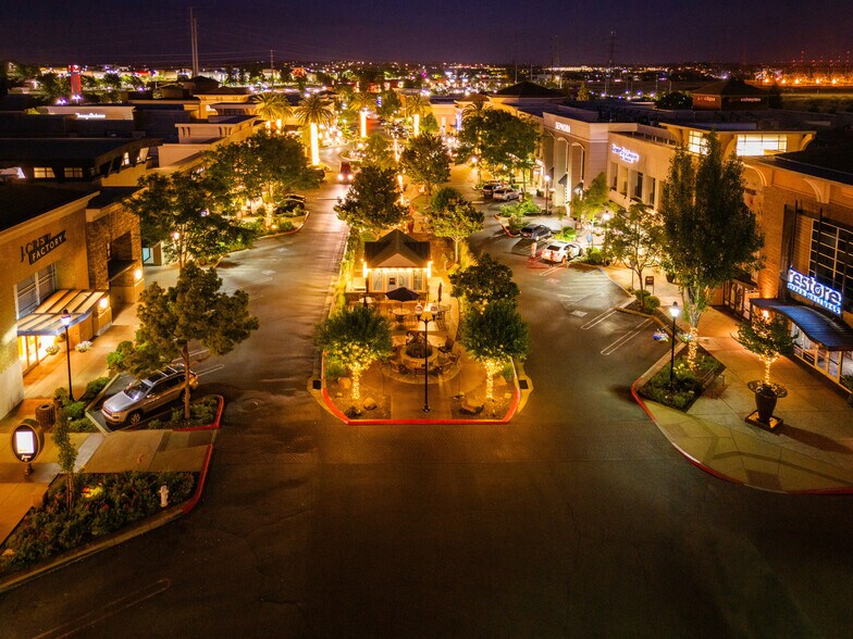 More Photos Of 1013 Galleria Blvd, Roseville General Retail For Lease