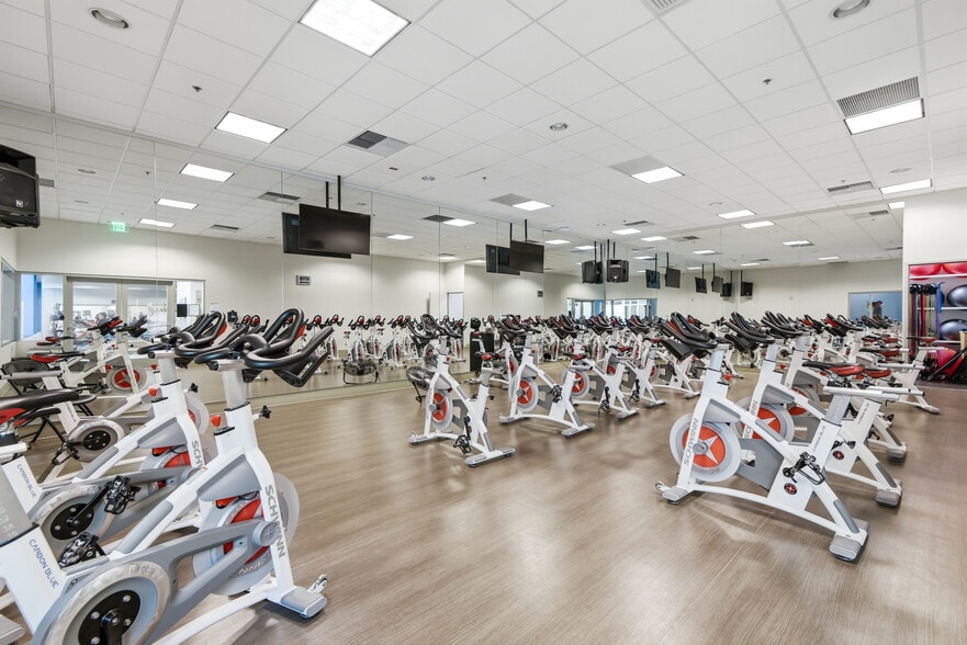 More Photos Of 24525 Town Center Dr, Valencia Parking Garage For Sale