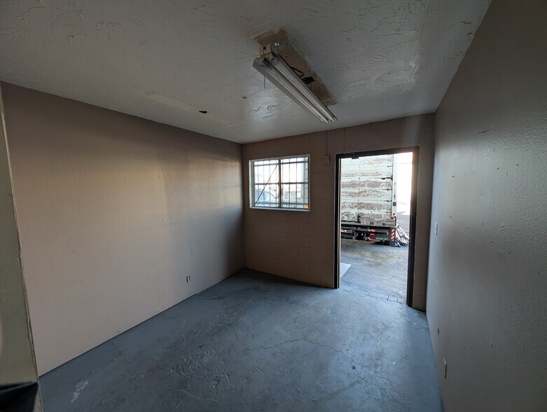More Photos Of 1355 Brooks St, Ontario Warehouse For Lease
