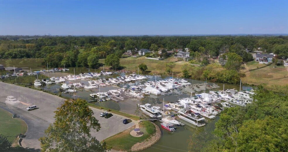Primary Photo Of 4000 Utica Pike, Jeffersonville Marina For Sale