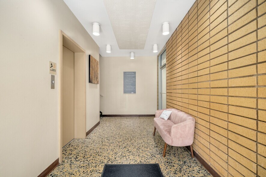 More Photos Of 201 W 4th St, Claremont Office For Lease