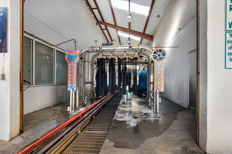 More Photos Of 3061 Gulf Breeze Pky, Gulf Breeze Carwash For Sale